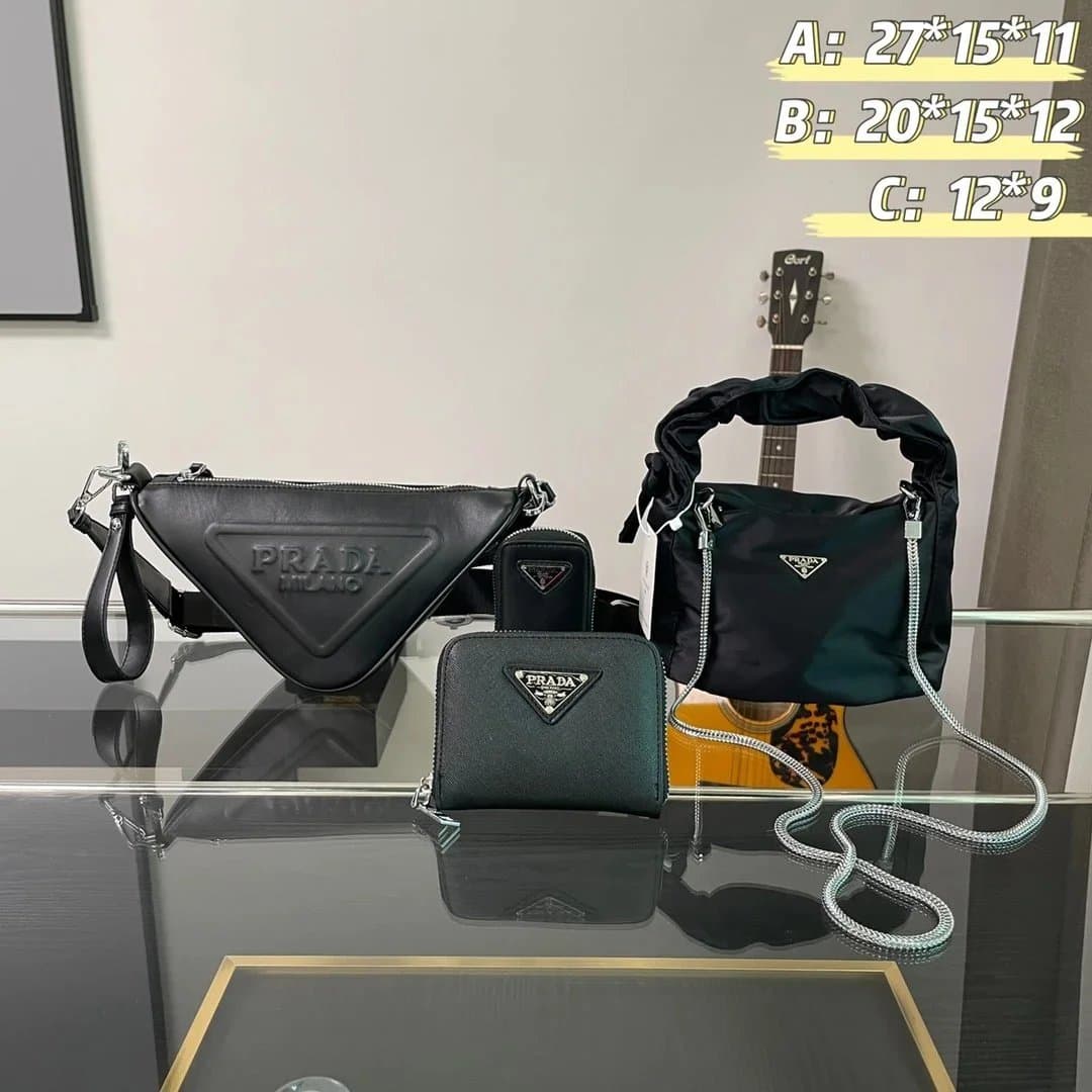 Louis Vuitton Speedy Monogram Canvas — 32
