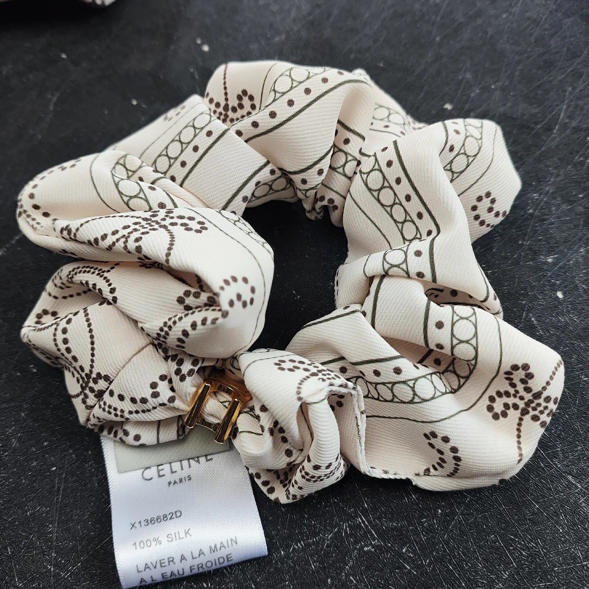 Celine Silk Scrunchie Triomphe Logo Print — 米色花边纹