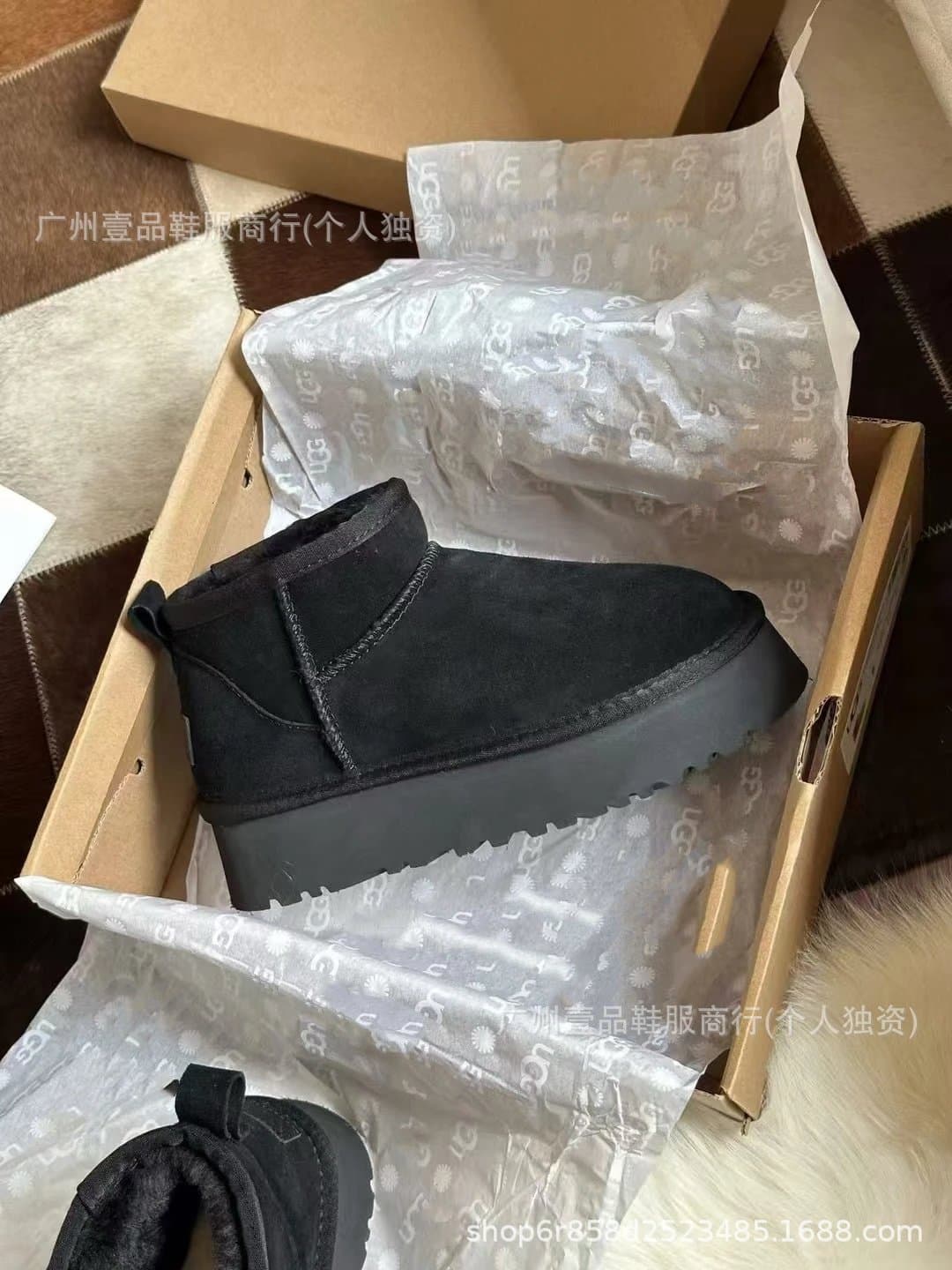 UGG Mini Classic Shearling Lined — mini黑色3.5cm