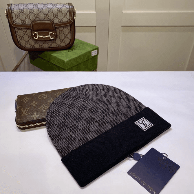 Louis Vuitton Beanie Monogram Logo Patch — A-5深灰色