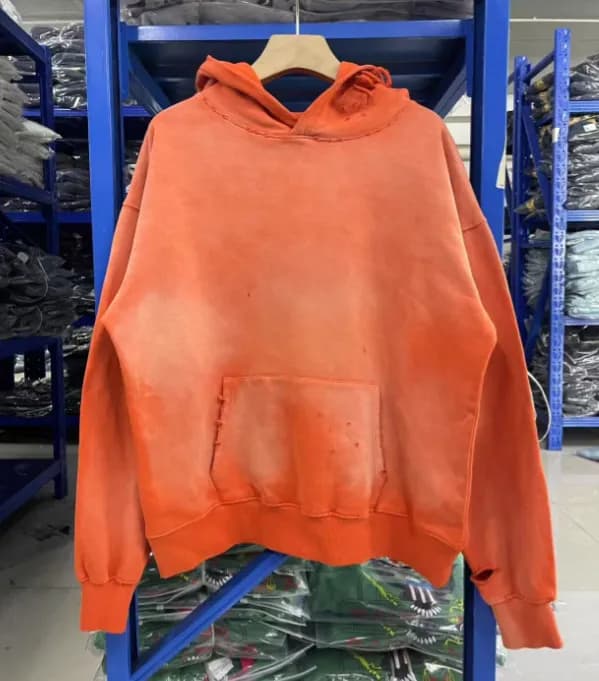 Corteiz Distressed Sweatpants Graffiti Print — St1015 model orange