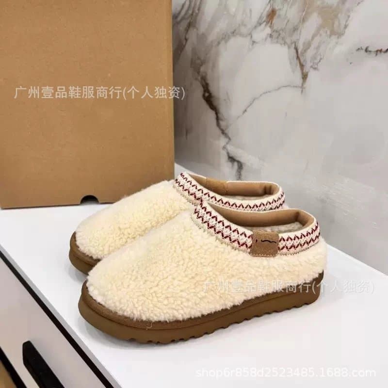 UGG Mini Classic Shearling Lined — 民族风羊羔毛白平底