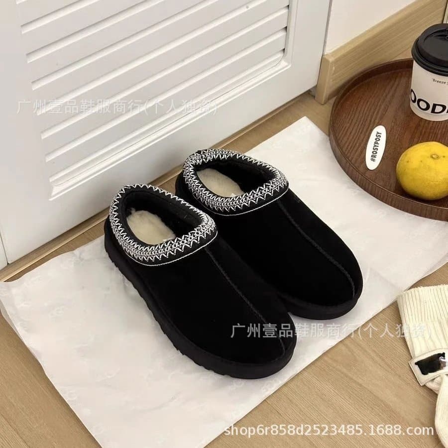 UGG Mini Classic Shearling Lined — 名族风黑色平底