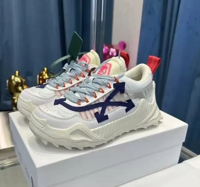 Chanel Sneaker Camouflage Print — 四箭头-白色蓝箭头